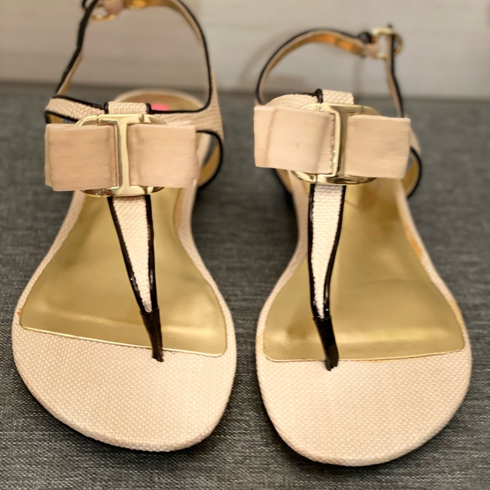 Brand new Isaac Mizrahi, natural color sandel. Size 7